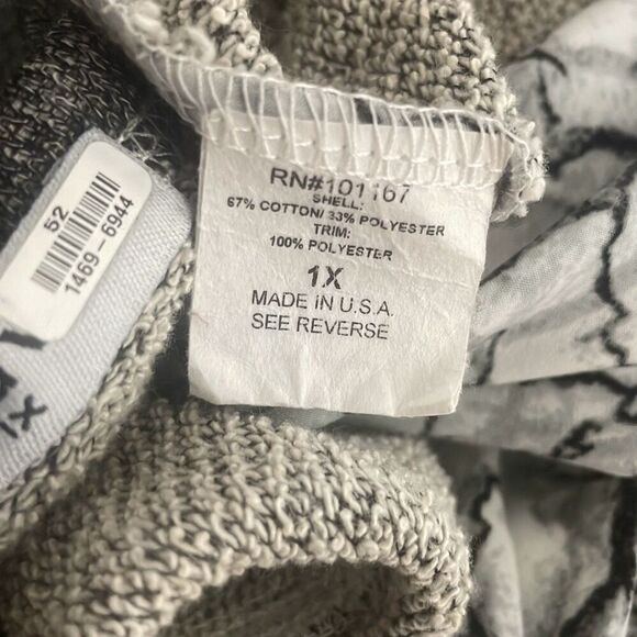 Cha Cha Vente Mixed Media Split Hem Top 1X - Picture 11 of 12